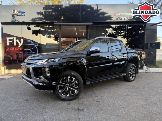 MITSUBISHI L200 TRITON 2.4 16V TURBO DIESEL SPORT HPE-S CD 4P 4X4 AUTOMÁTICO